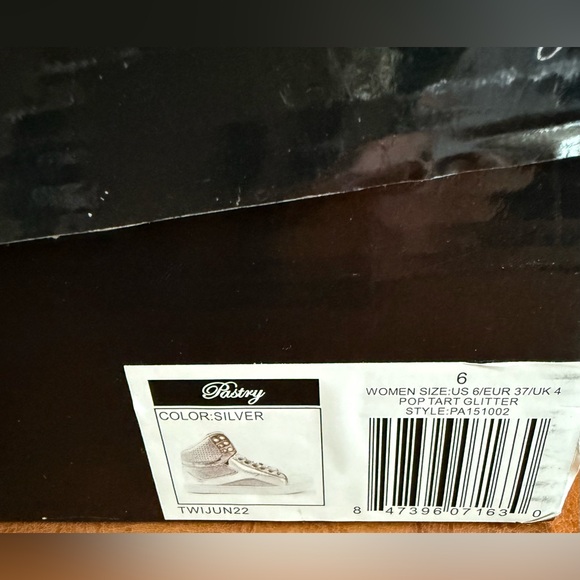 Pastry Pop Tart Hi-Top Dance Sneakers Silver Glitter Women’s 6 NIB - Picture 10 of 11